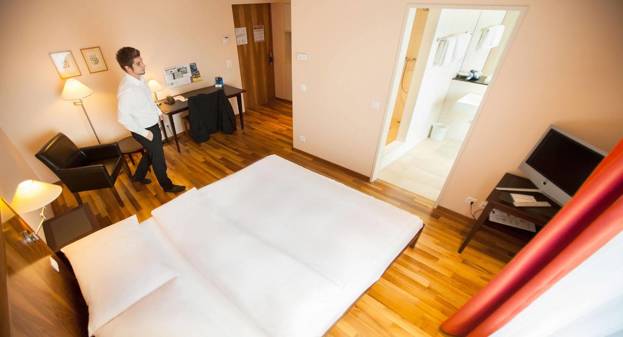 Hotel Schweizerhof Basel Eksteriør billede